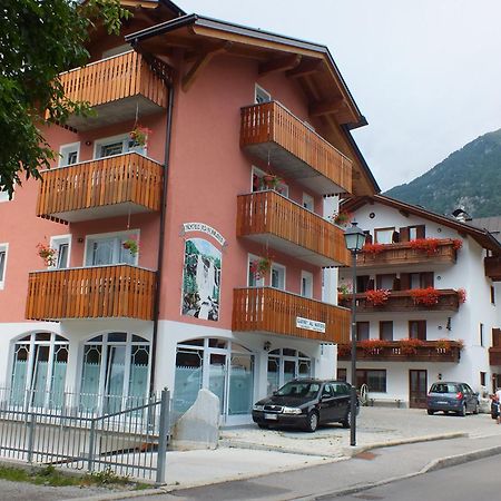 קאריזולו Hotel Garni Al Nardis מראה חיצוני תמונה