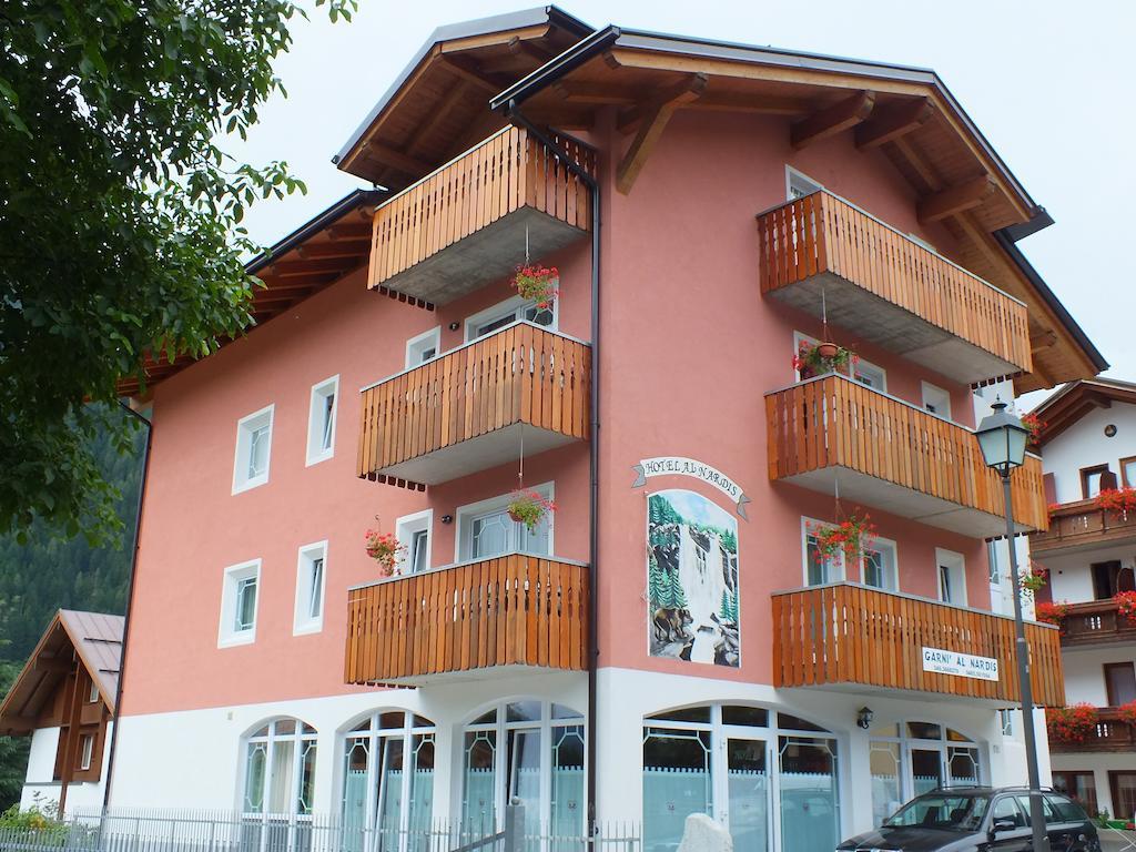 קאריזולו Hotel Garni Al Nardis מראה חיצוני תמונה