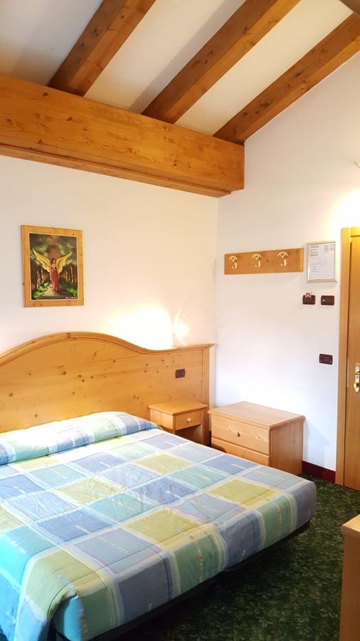 קאריזולו Hotel Garni Al Nardis מראה חיצוני תמונה