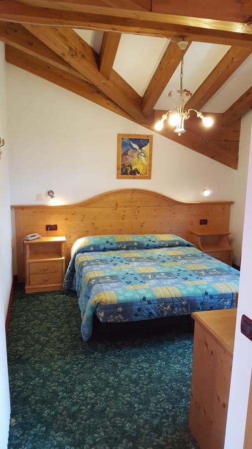 קאריזולו Hotel Garni Al Nardis מראה חיצוני תמונה
