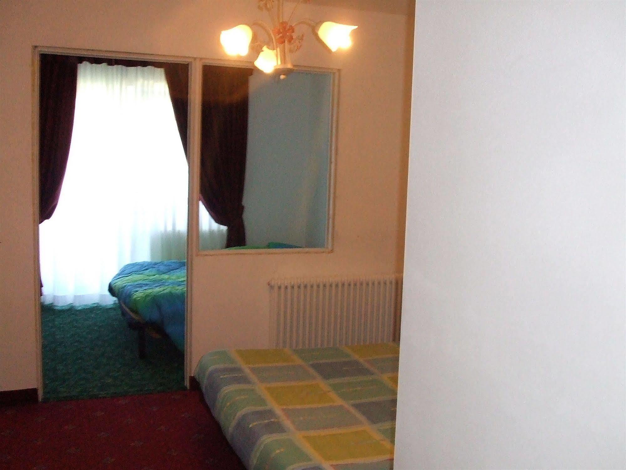 קאריזולו Hotel Garni Al Nardis מראה חיצוני תמונה