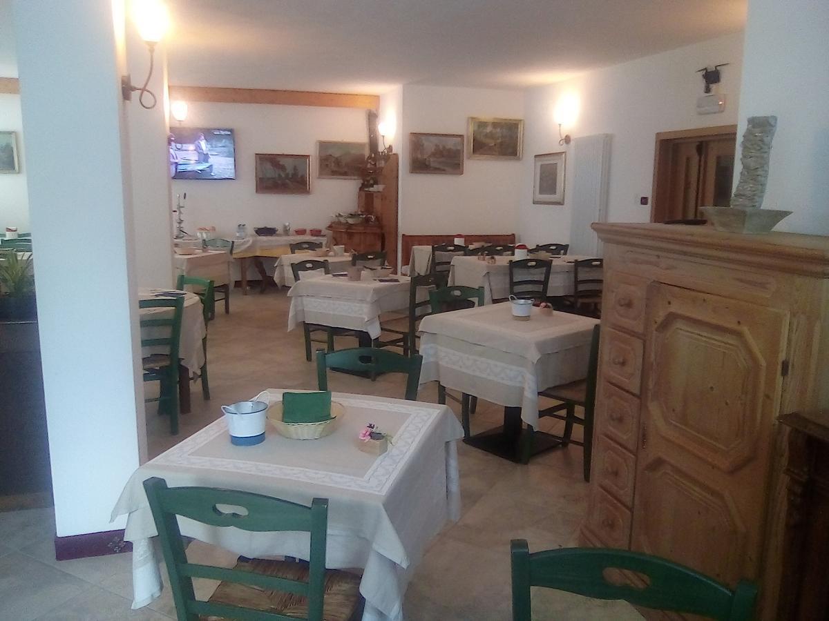 קאריזולו Hotel Garni Al Nardis מראה חיצוני תמונה