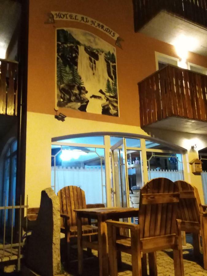קאריזולו Hotel Garni Al Nardis מראה חיצוני תמונה